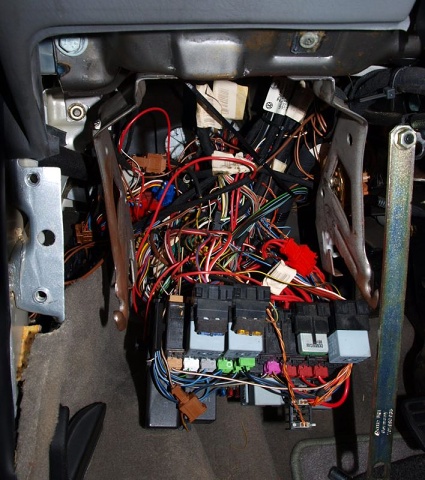 2002 Eurovan fuse box (dropped)