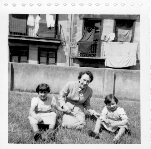 A11 Dolores McFaull, Maritere y Isa